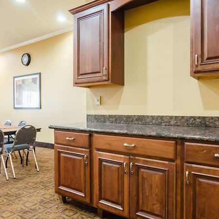Comfort Suites Salina South Εξωτερικό φωτογραφία
