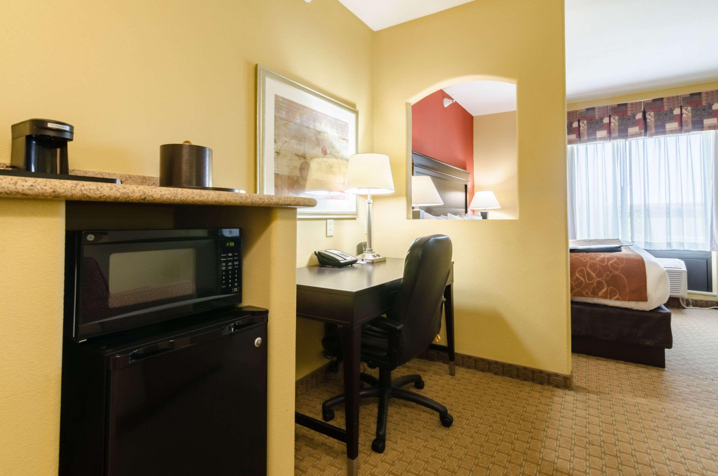 Comfort Suites Salina South Εξωτερικό φωτογραφία