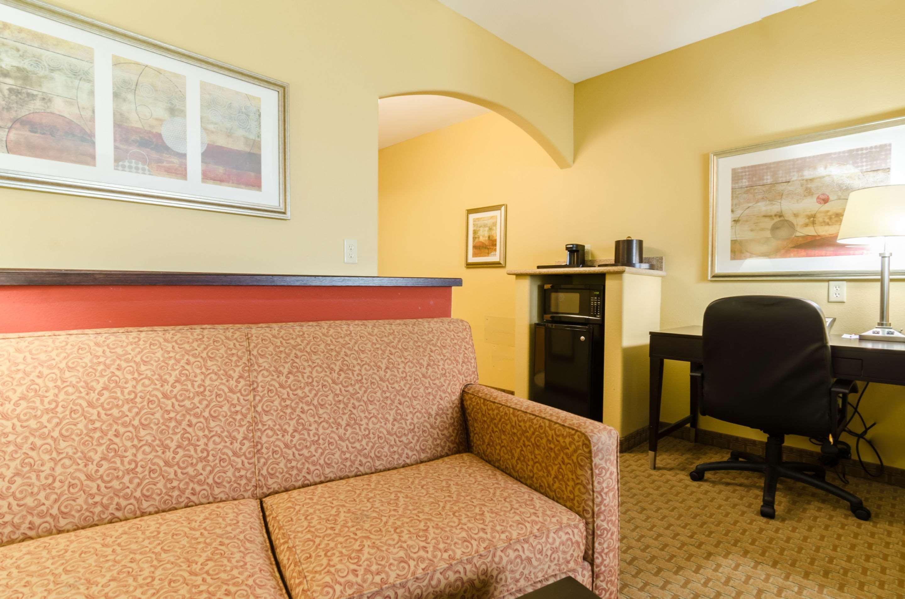 Comfort Suites Salina South Εξωτερικό φωτογραφία