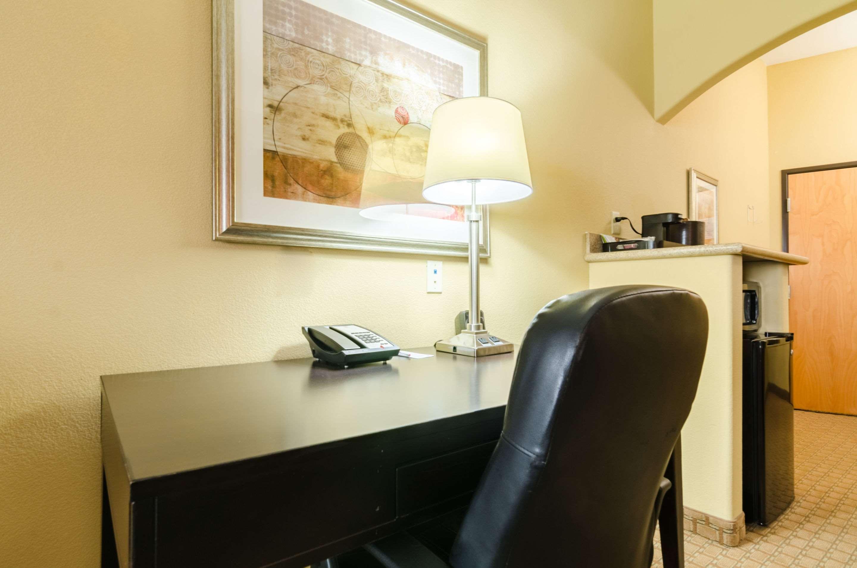 Comfort Suites Salina South Εξωτερικό φωτογραφία