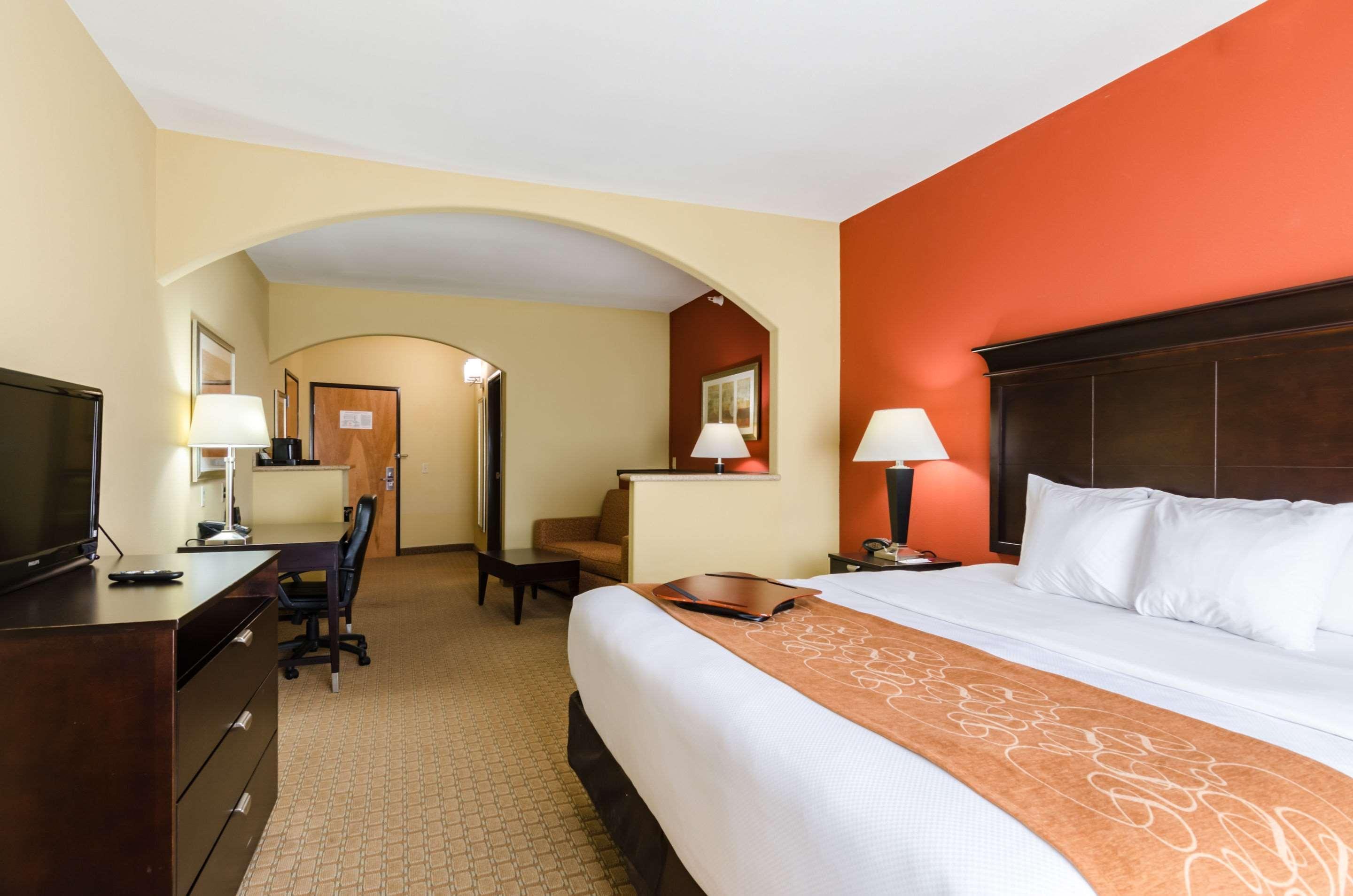Comfort Suites Salina South Εξωτερικό φωτογραφία