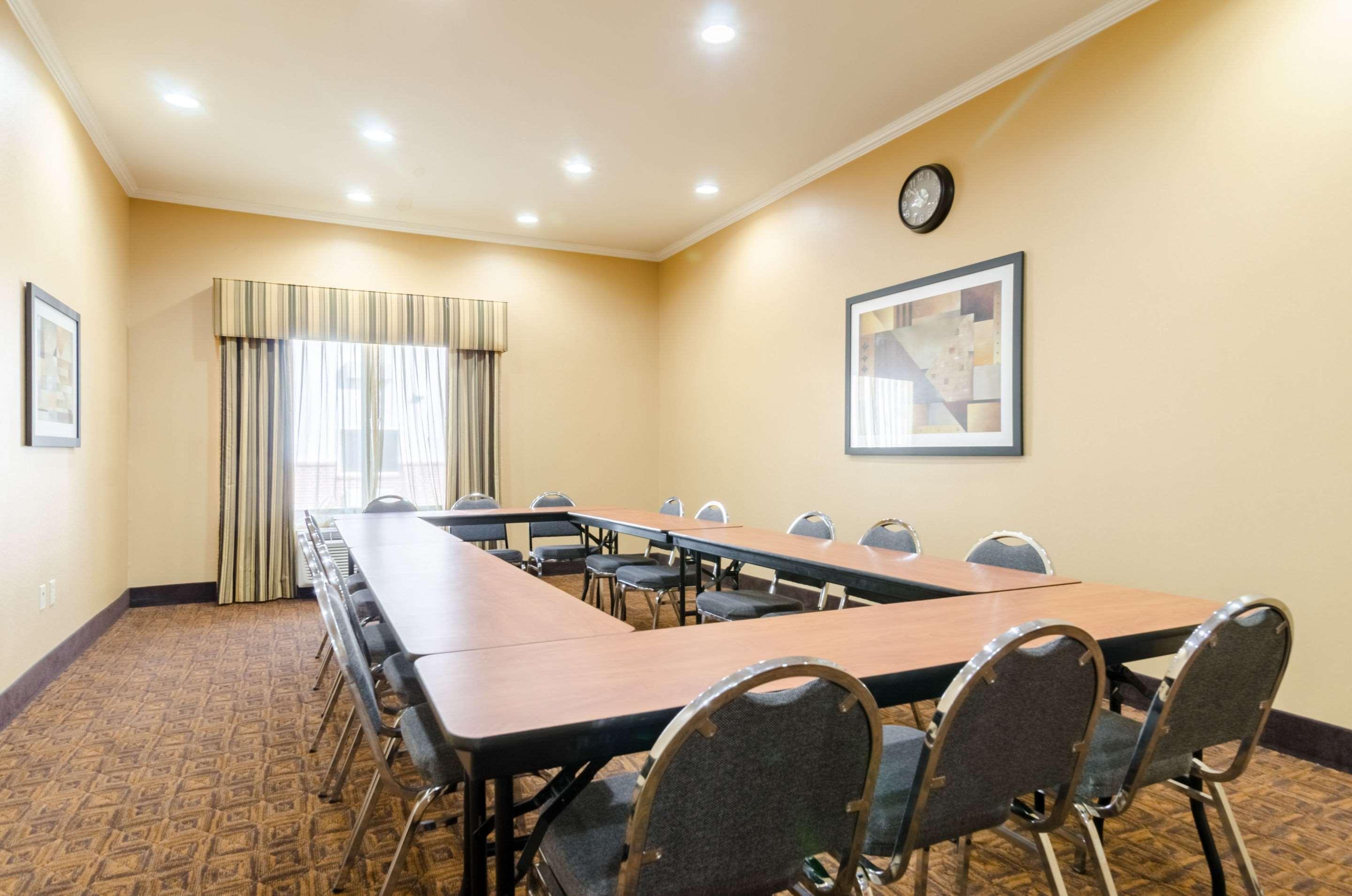 Comfort Suites Salina South Εξωτερικό φωτογραφία