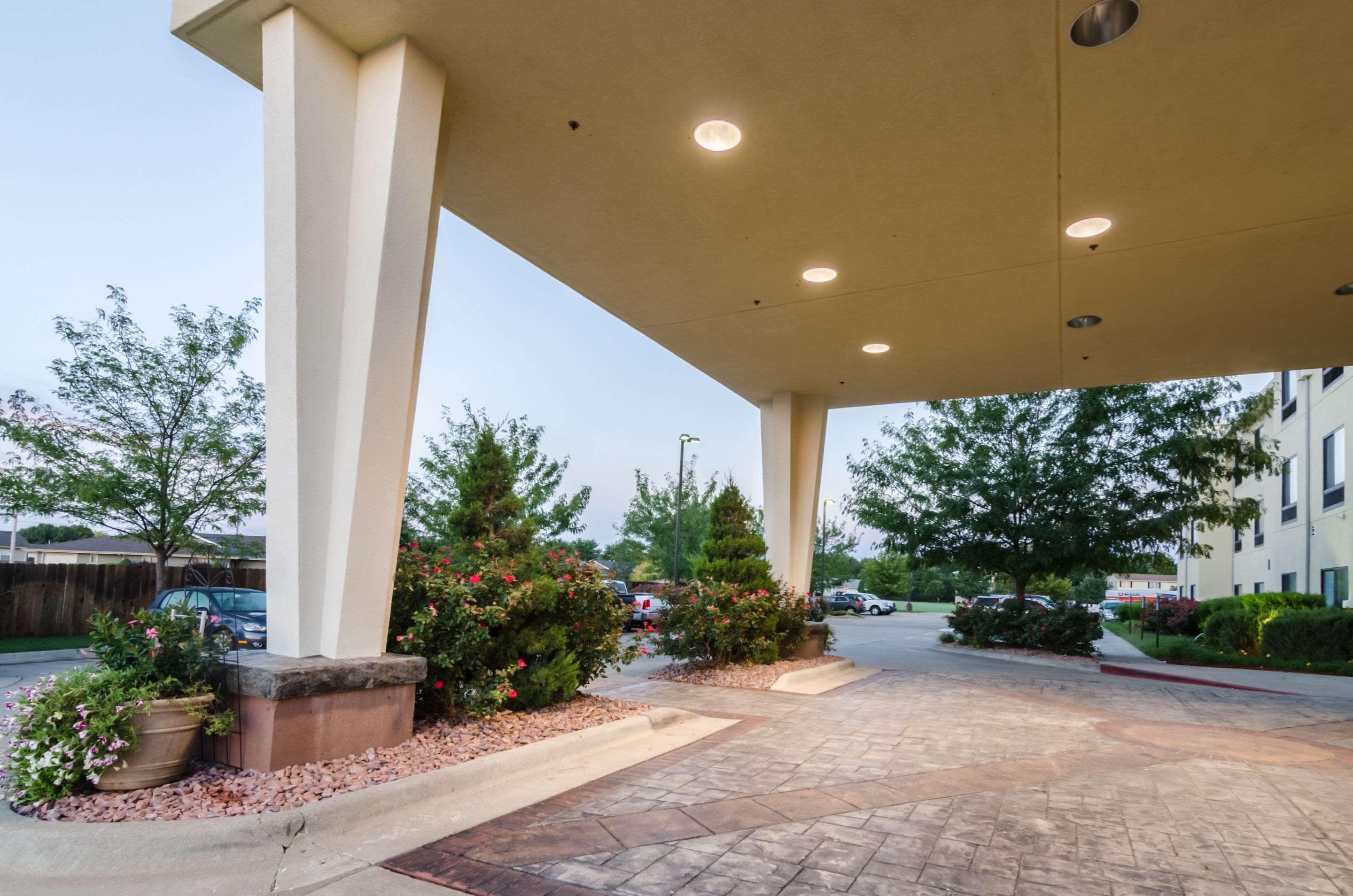 Comfort Suites Salina South Εξωτερικό φωτογραφία