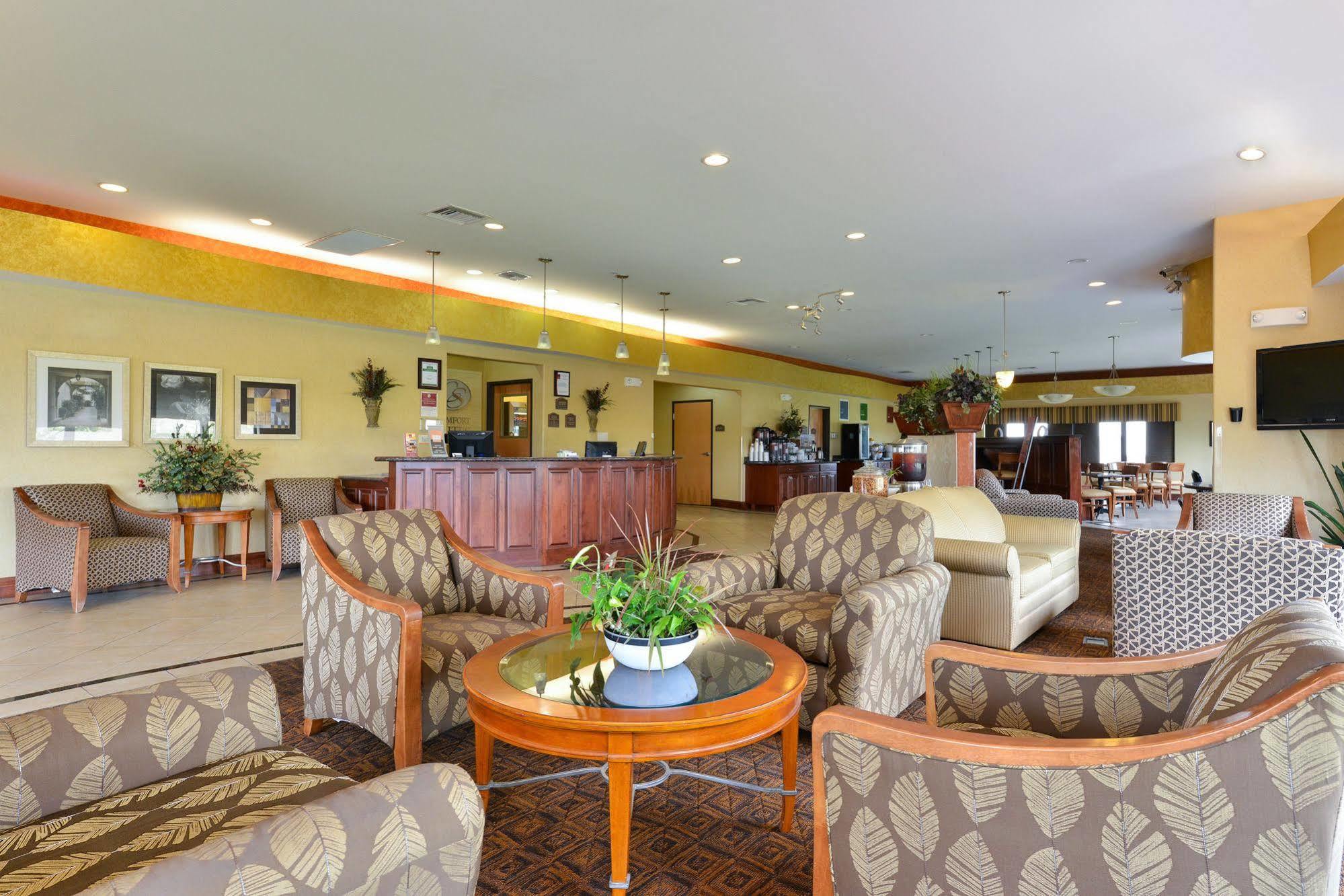 Comfort Suites Salina South Εξωτερικό φωτογραφία