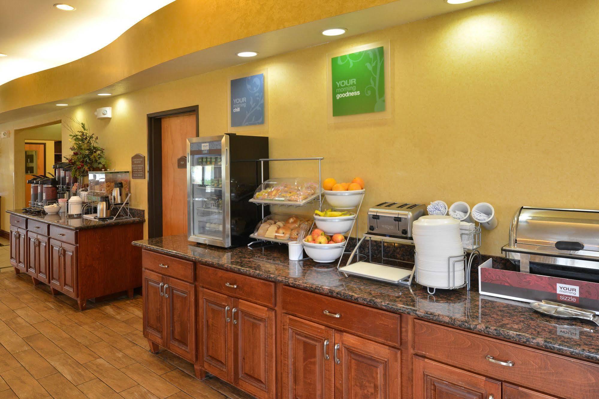 Comfort Suites Salina South Εξωτερικό φωτογραφία